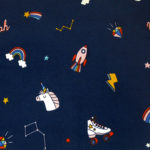 Tissus bleu marine à motifs fusée, arc-en-ciel, roller, licorne
